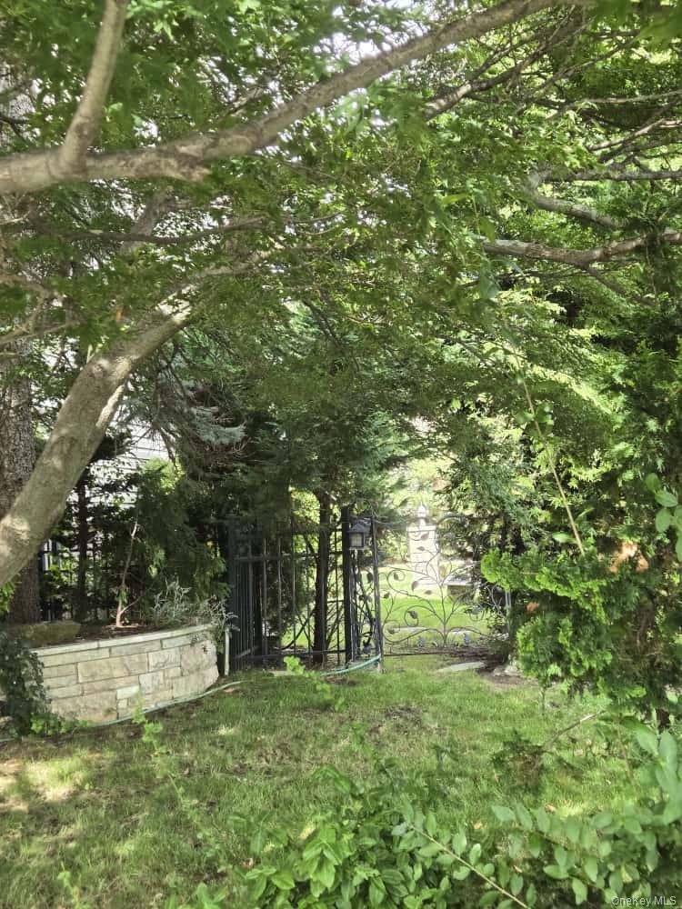 542 Hemlock Drive, Cedarhurst, NY 11516