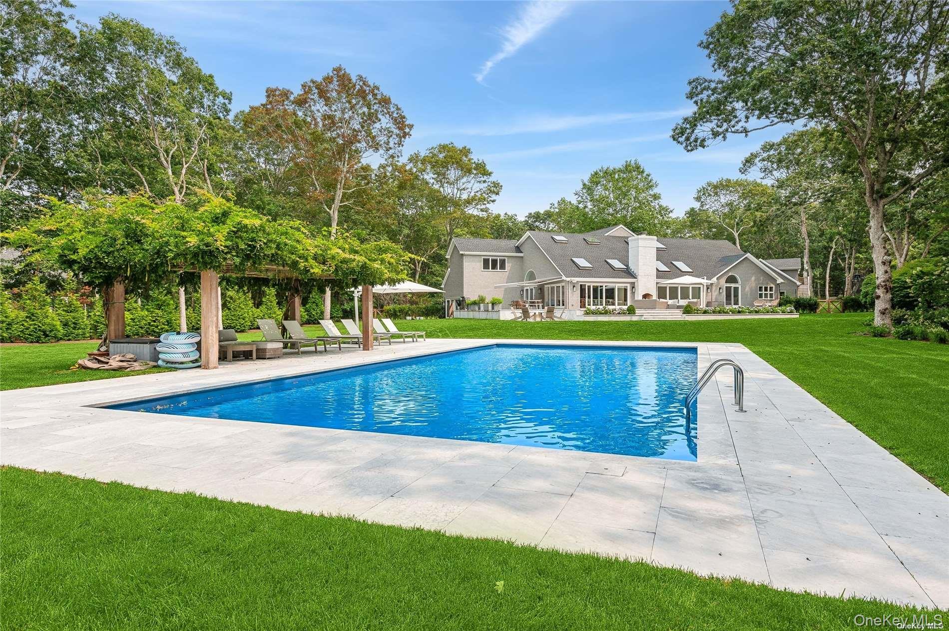 28 Old Meeting House Road, Quogue, NY 11959