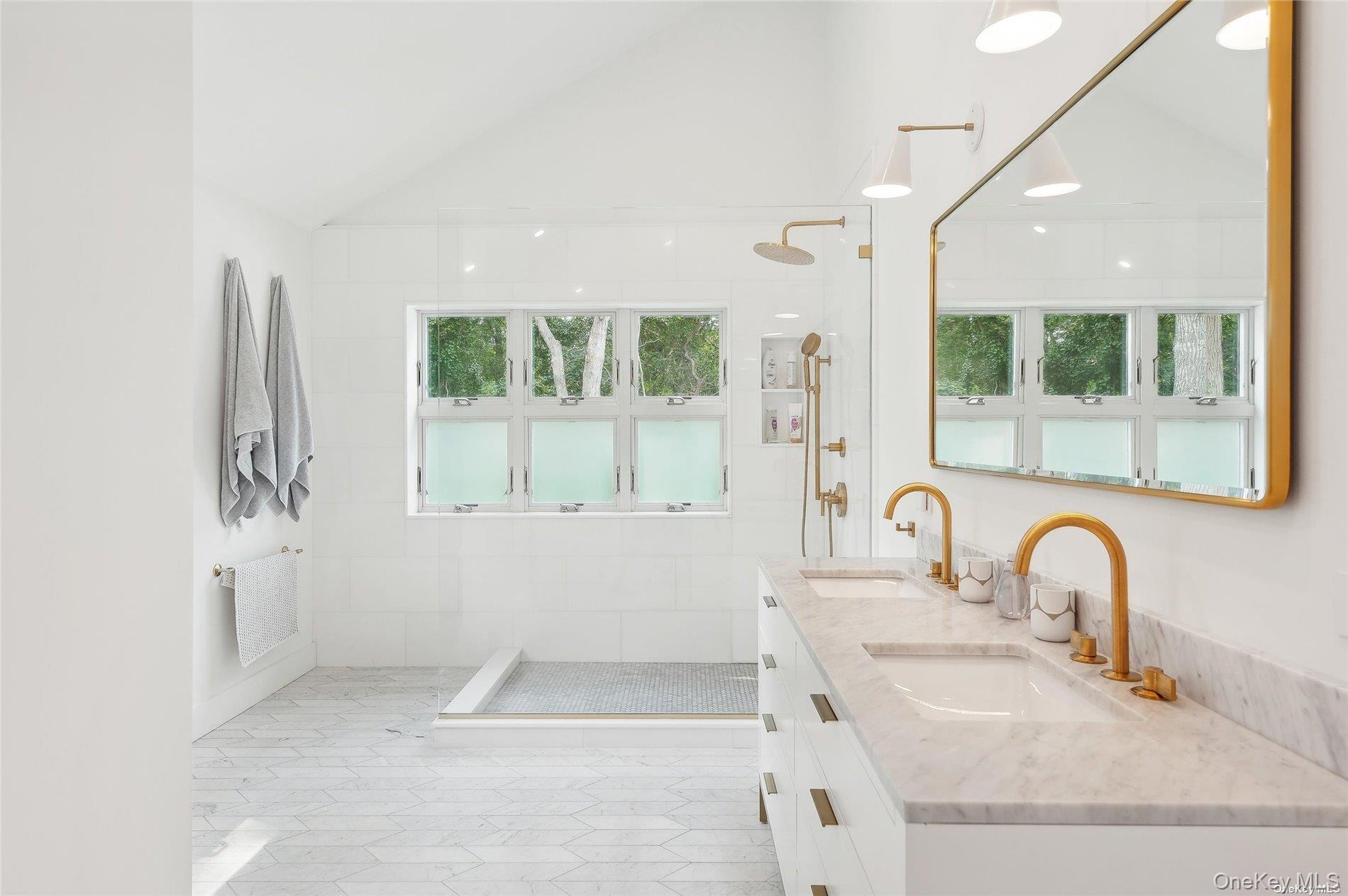 28 Old Meeting House Road, Quogue, NY 11959