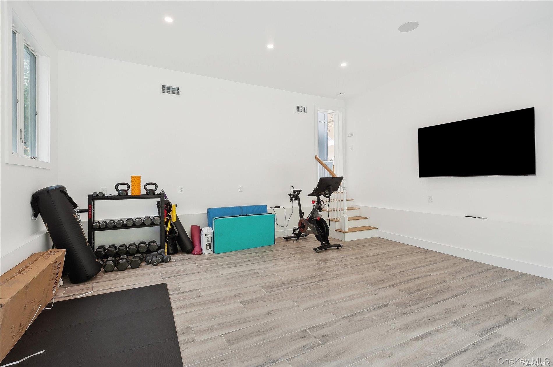 28 Old Meeting House Road, Quogue, NY 11959