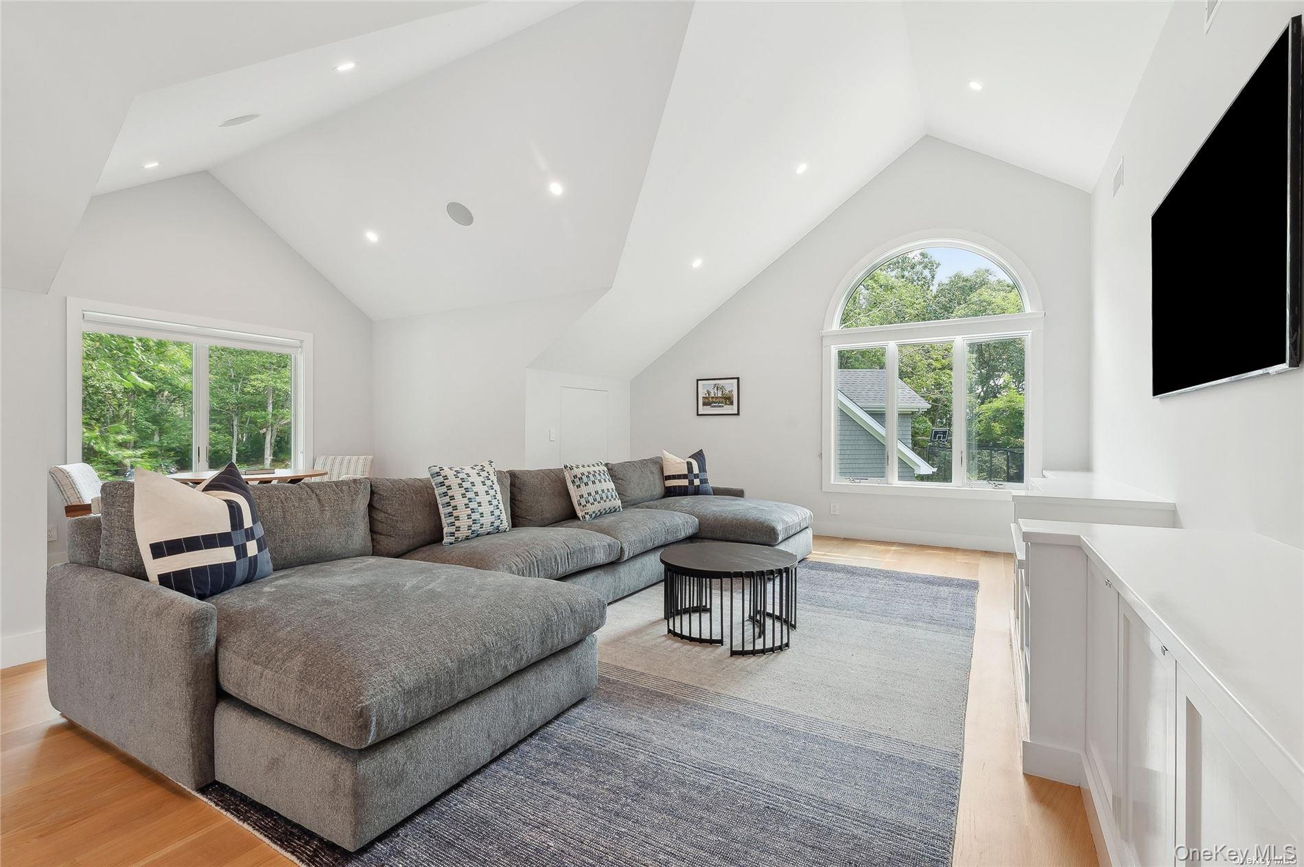 28 Old Meeting House Road, Quogue, NY 11959