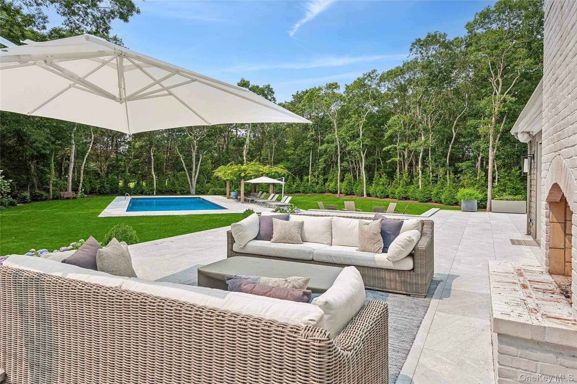 28 Old Meeting House Road, Quogue, NY 11959