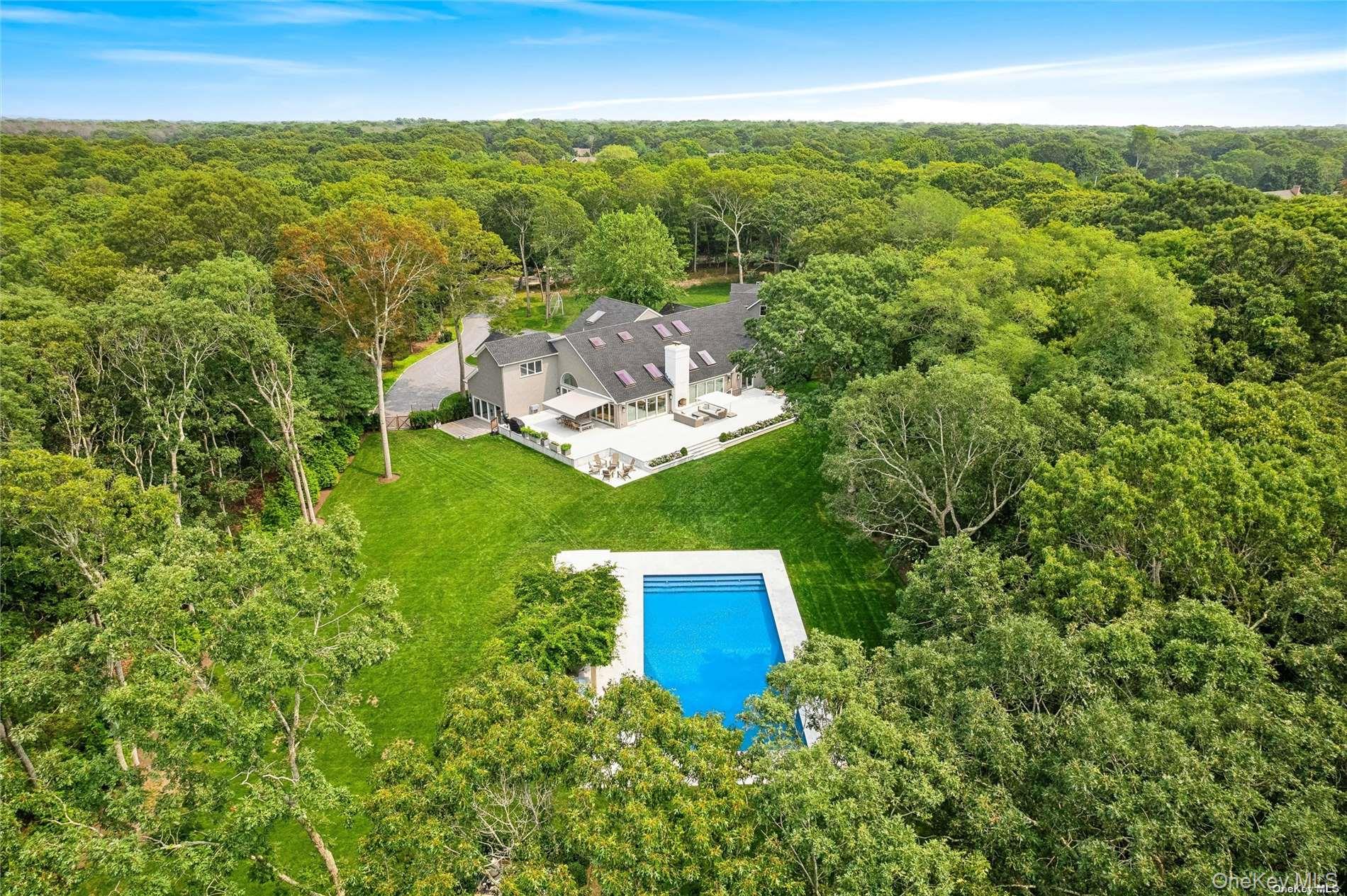 28 Old Meeting House Road, Quogue, NY 11959