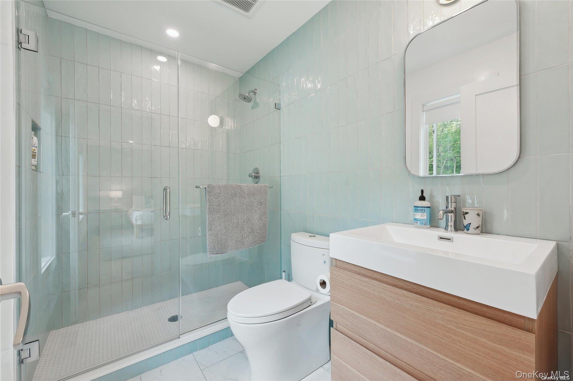 28 Old Meeting House Road, Quogue, NY 11959