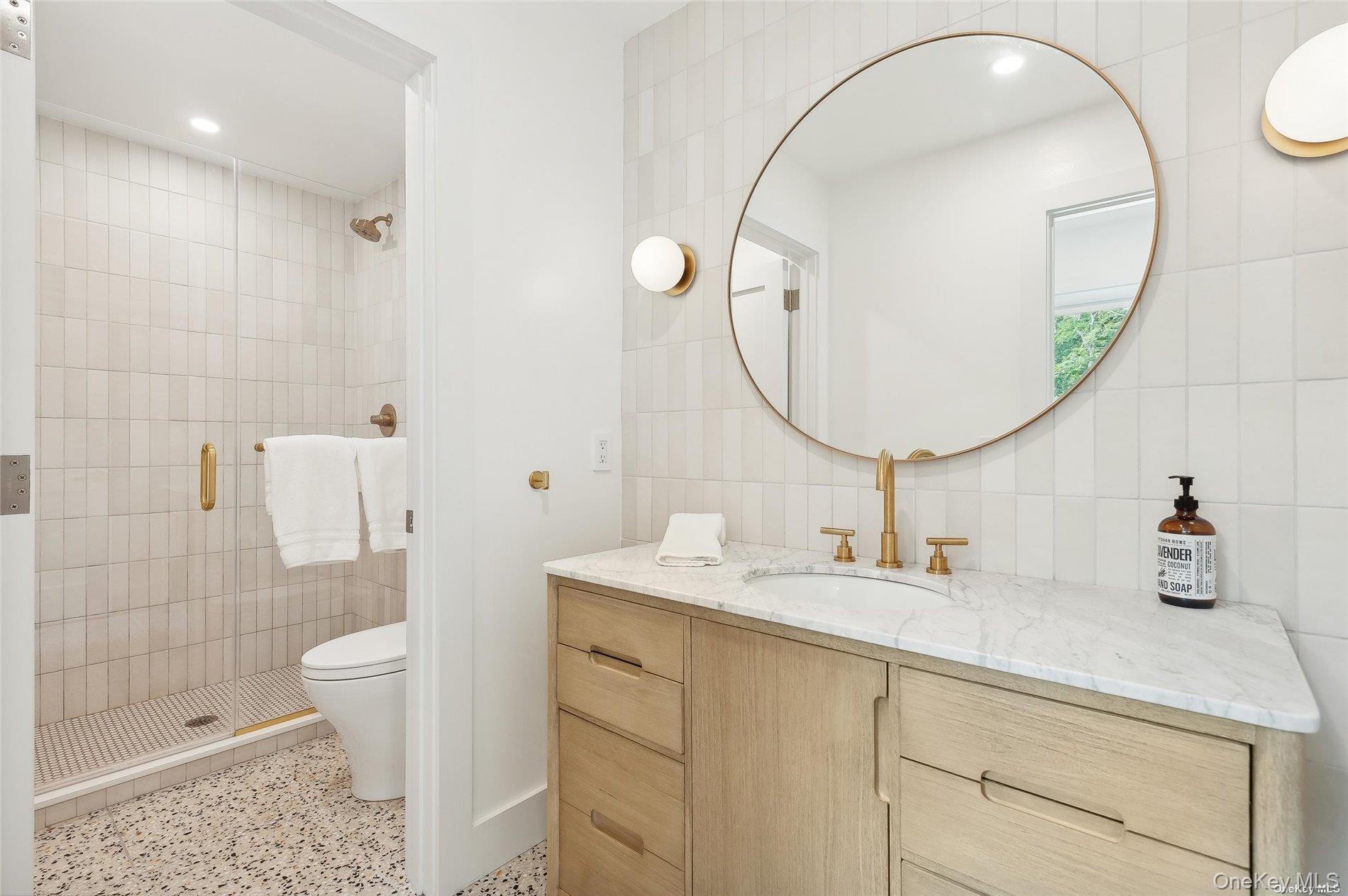 28 Old Meeting House Road, Quogue, NY 11959