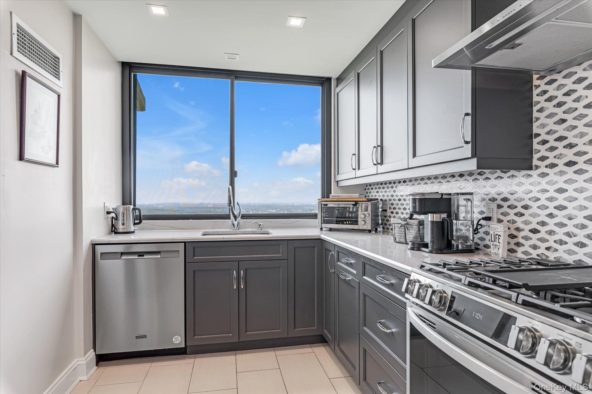 269-10 Grand Central Parkway # 30W, Floral Park, NY 11005