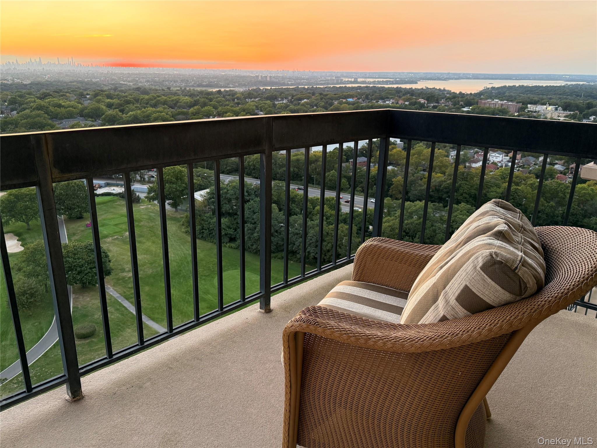 269-10 Grand Central Parkway # 30W, Floral Park, NY 11005