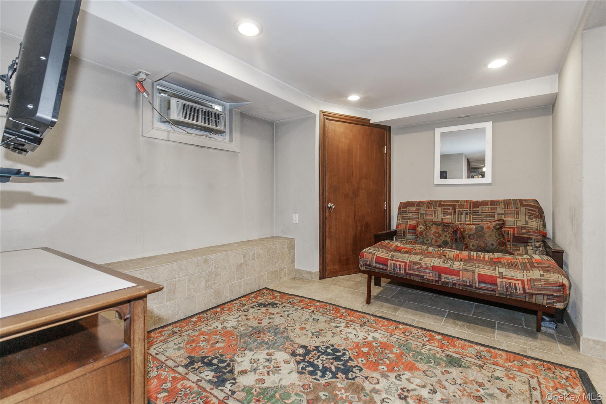 548 E State Street, Long Beach, NY 11561