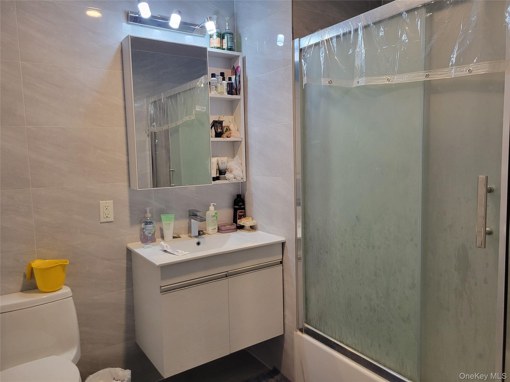 70-65 Queens Blvd # 3L, Woodside, NY 11377