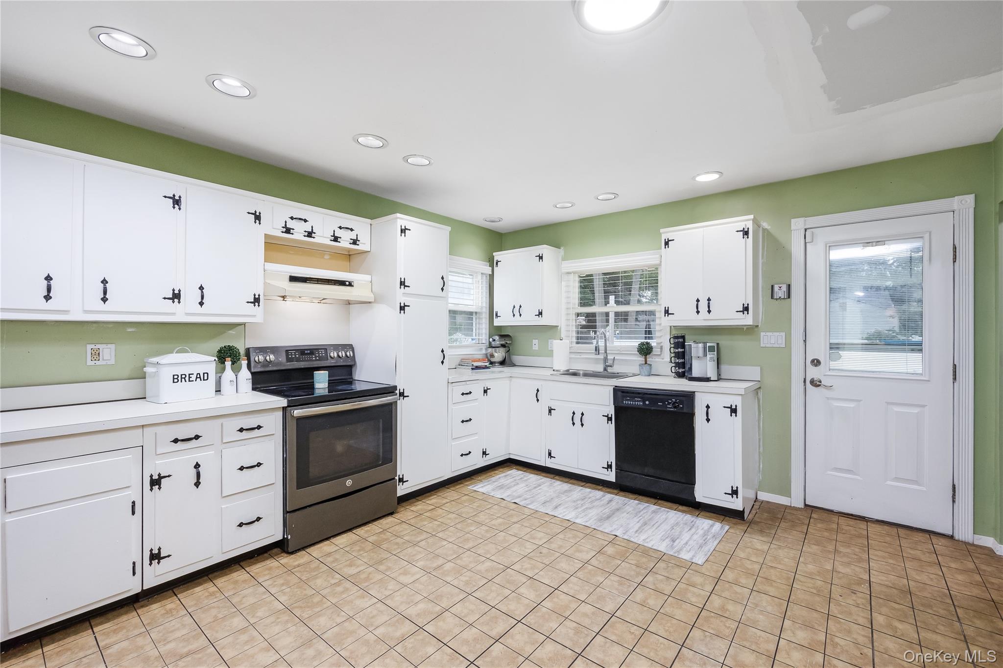 231 Shelter Road, Ronkonkoma, NY 11770