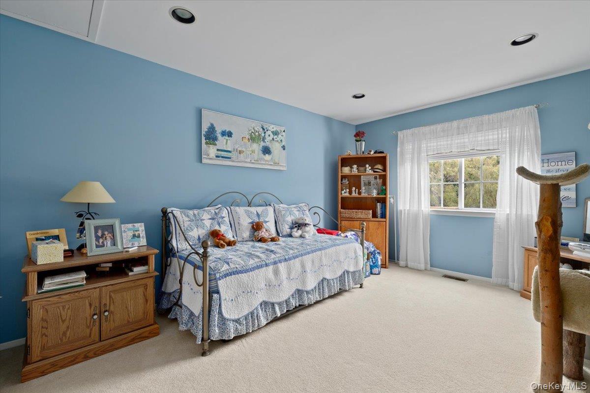 193 Gothic Circle, Manorville, NY 11949