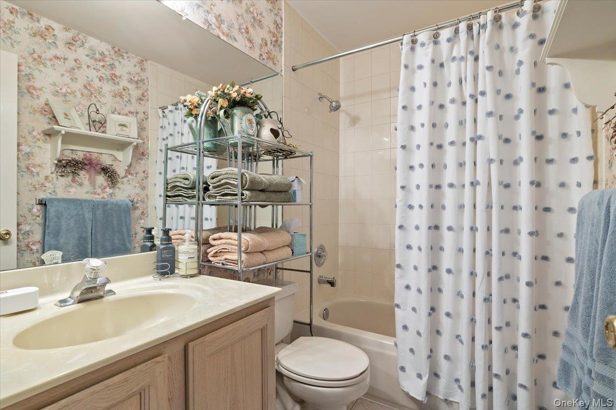 193 Gothic Circle, Manorville, NY 11949