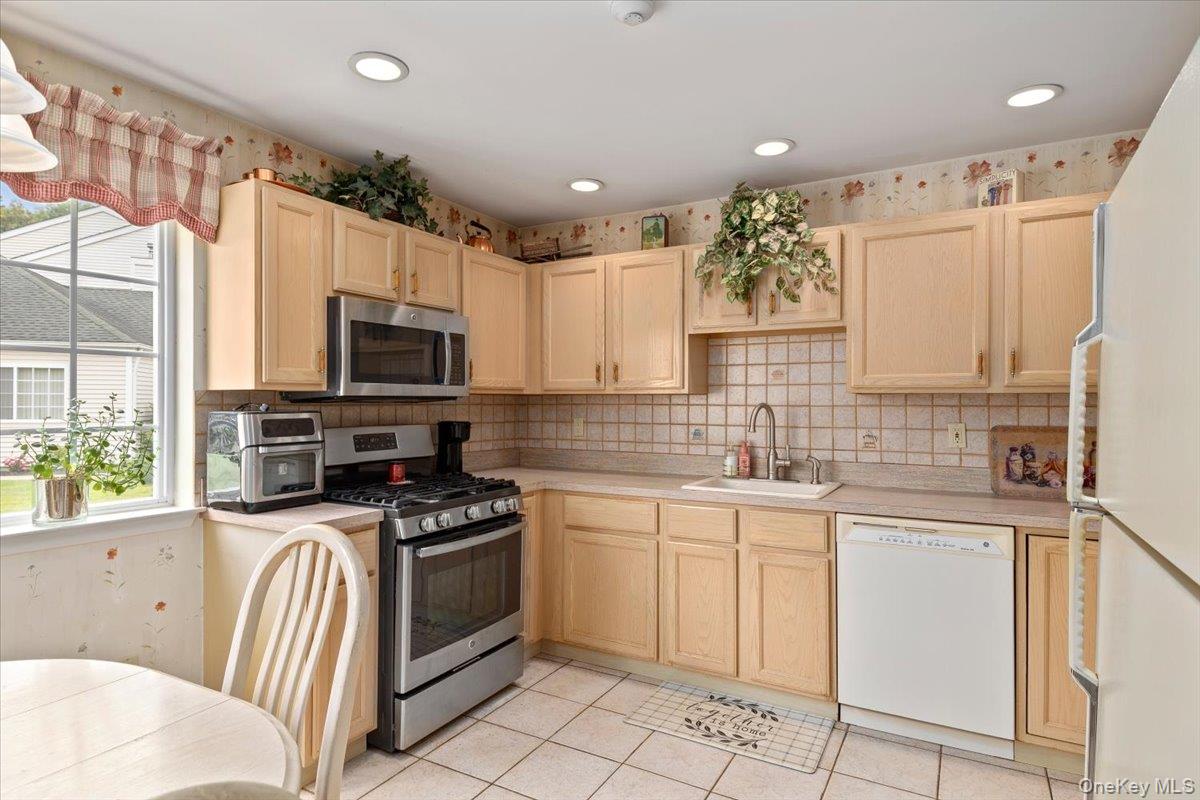 193 Gothic Circle, Manorville, NY 11949