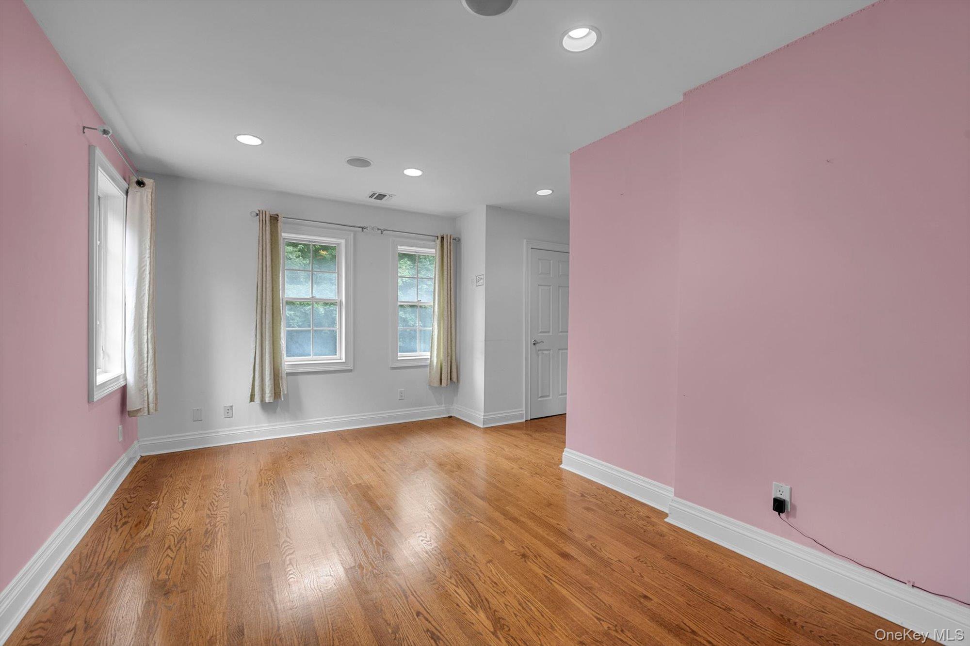 87 Arleigh Road, Great Neck, NY 11021