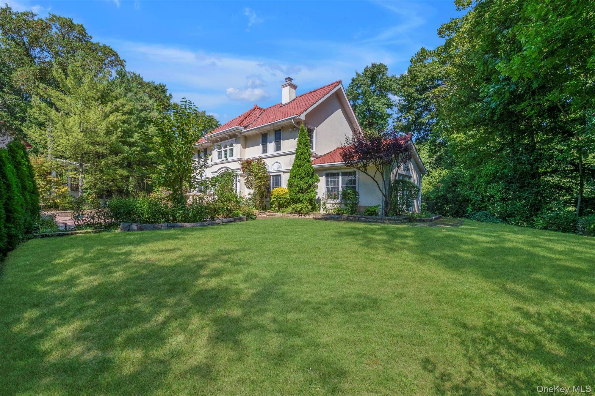 87 Arleigh Road, Great Neck, NY 11021