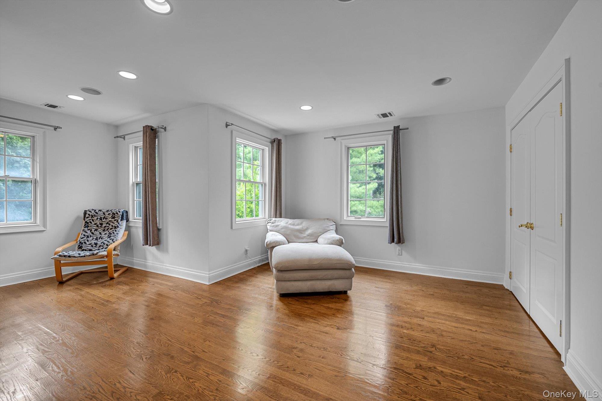 87 Arleigh Road, Great Neck, NY 11021