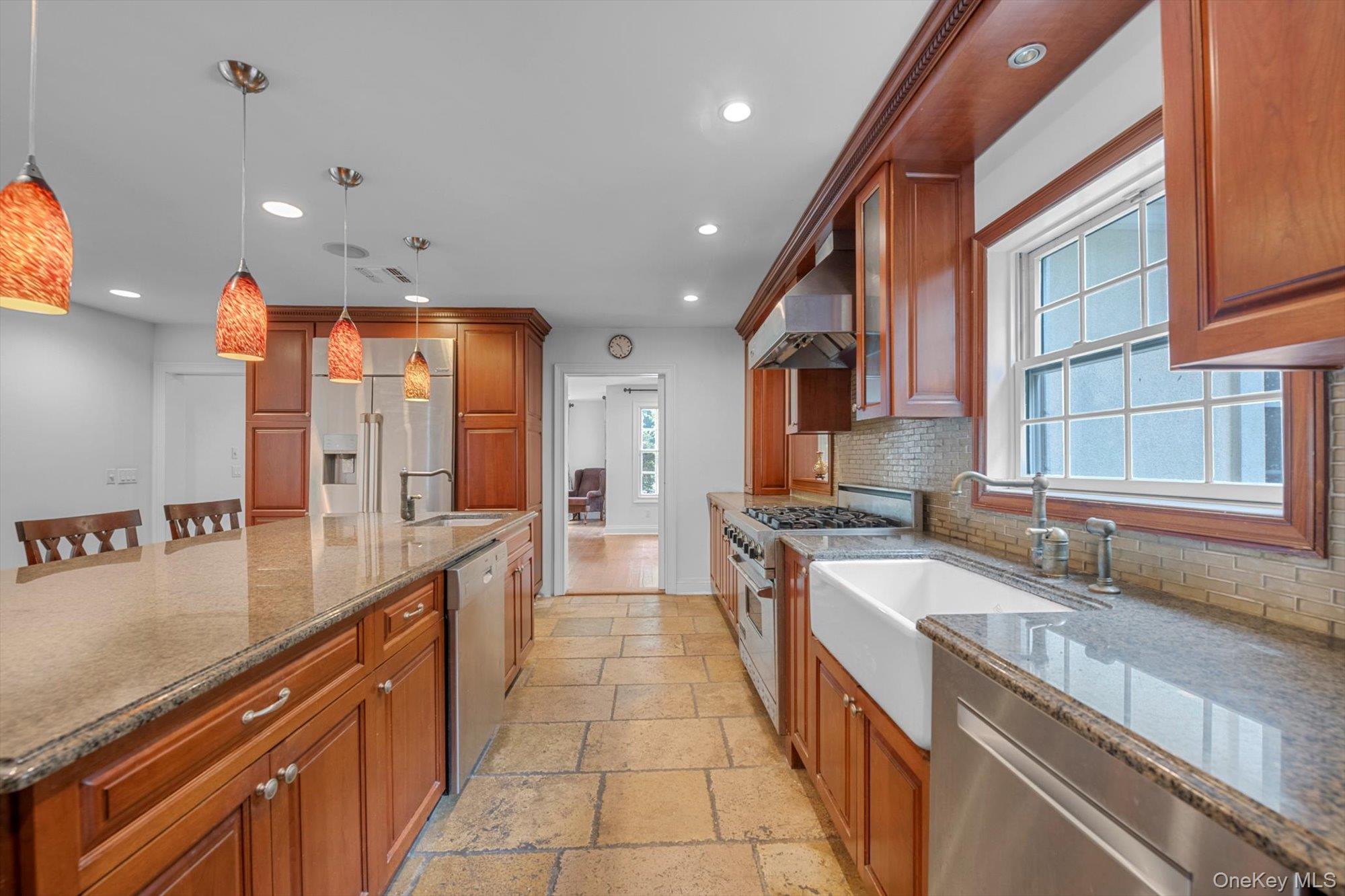 87 Arleigh Road, Great Neck, NY 11021