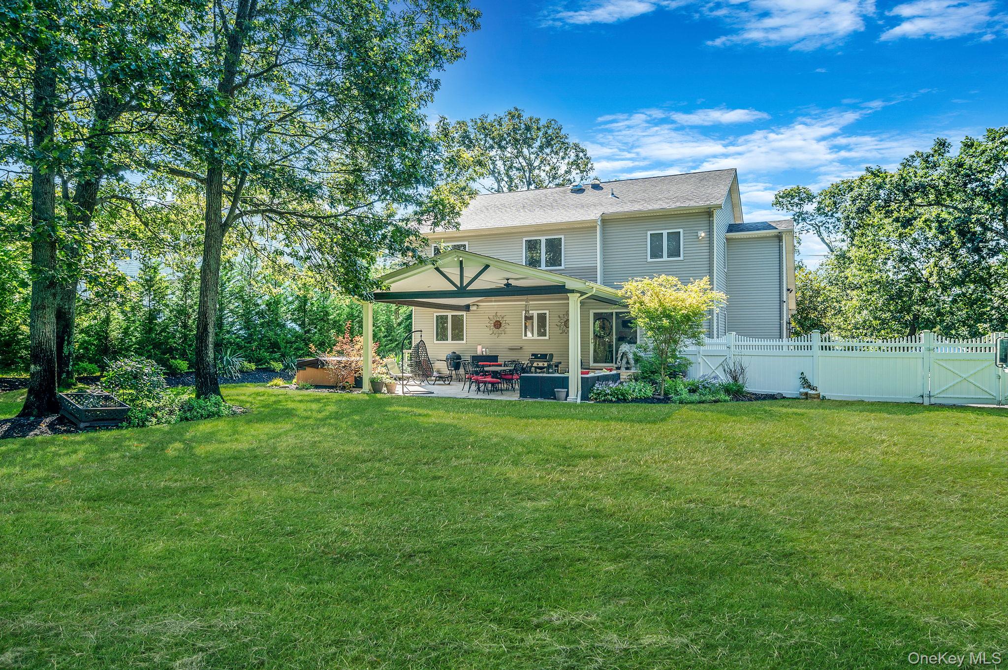 337 Peconic Avenue, Medford, NY 11763