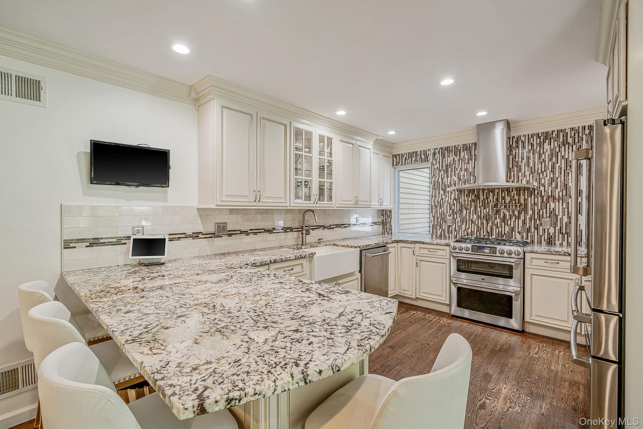 337 Peconic Avenue, Medford, NY 11763