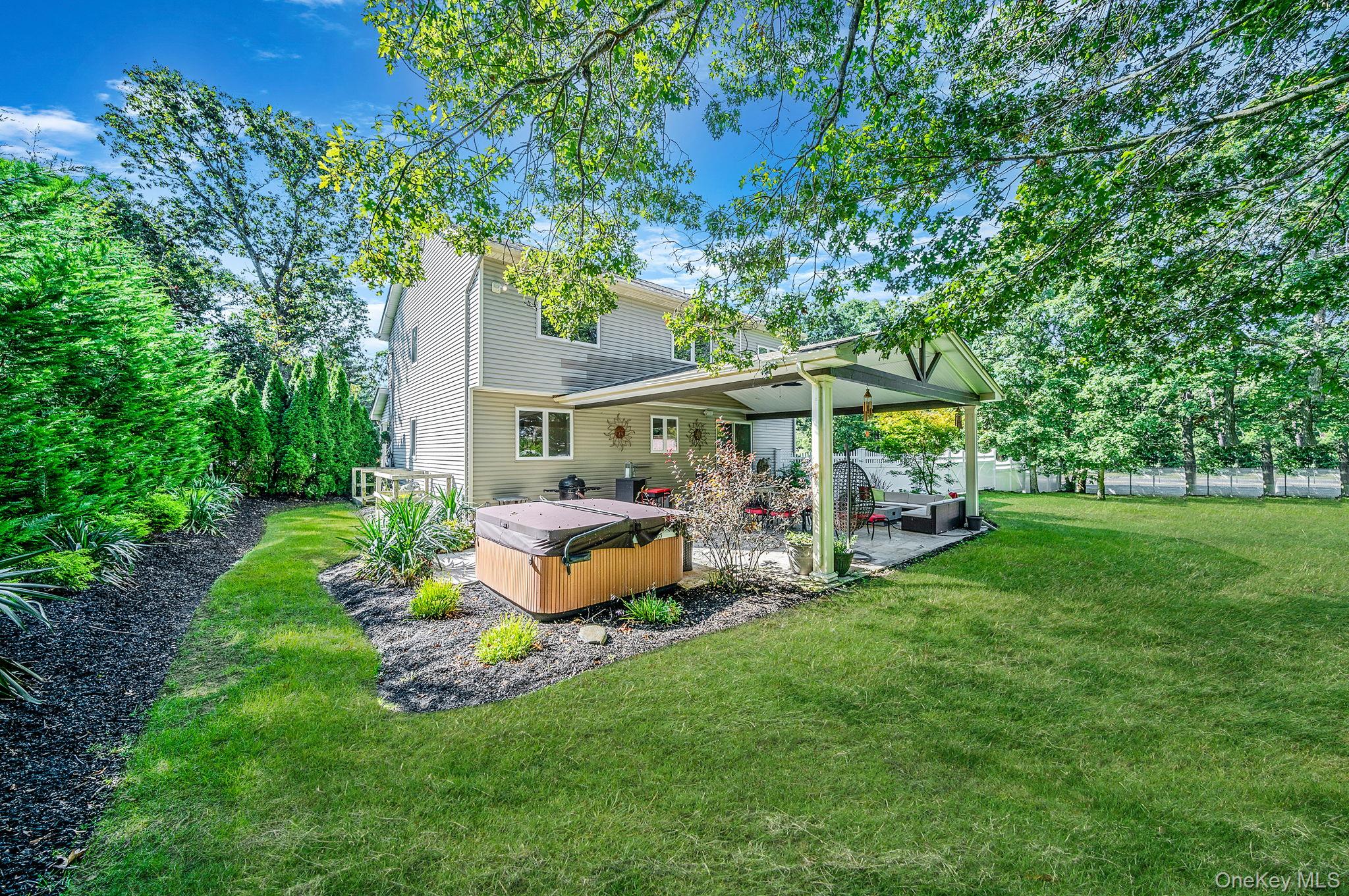 337 Peconic Avenue, Medford, NY 11763