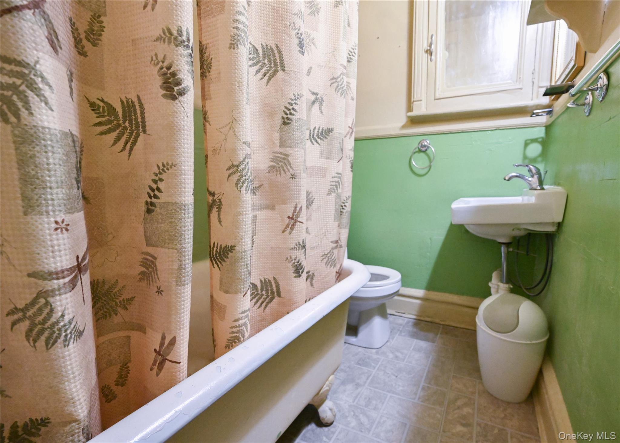 61-53 Gates Avenue, Ridgewood, NY 11385