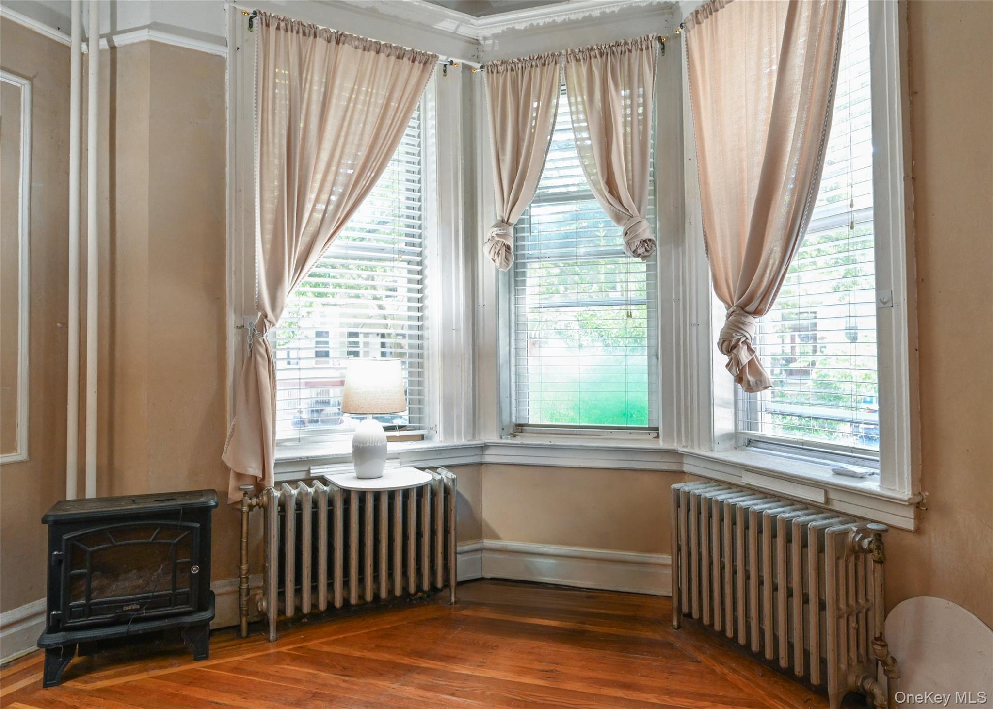 61-53 Gates Avenue, Ridgewood, NY 11385