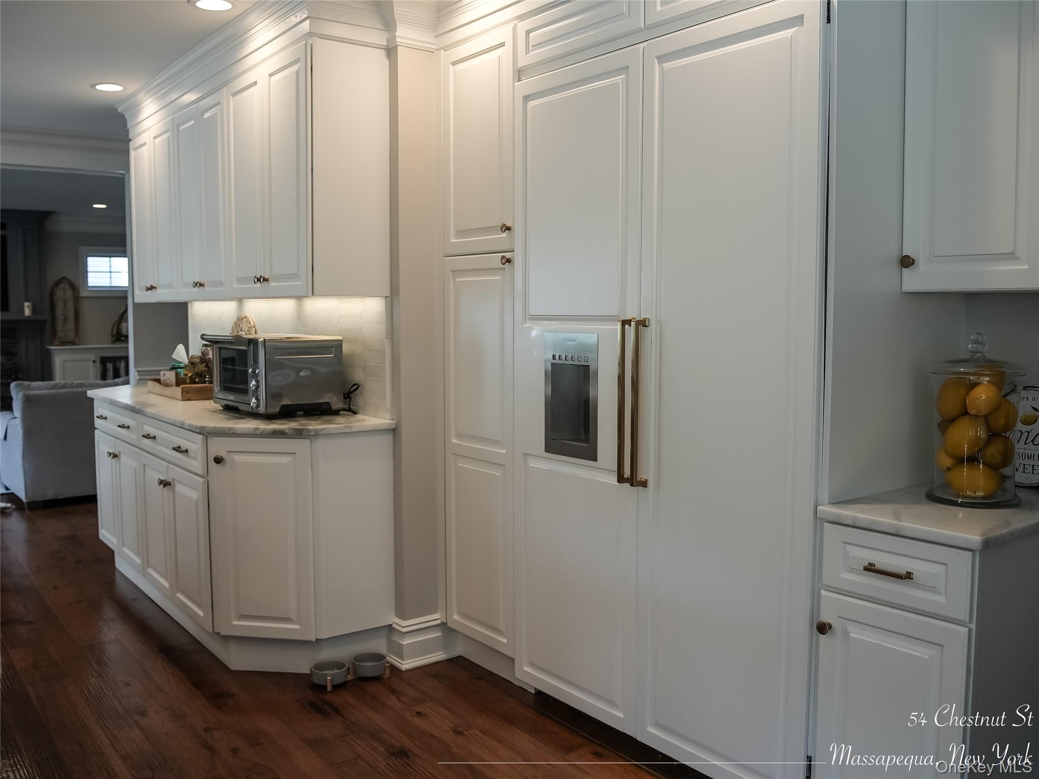 54 Chestnut Street, Massapequa, NY 11758