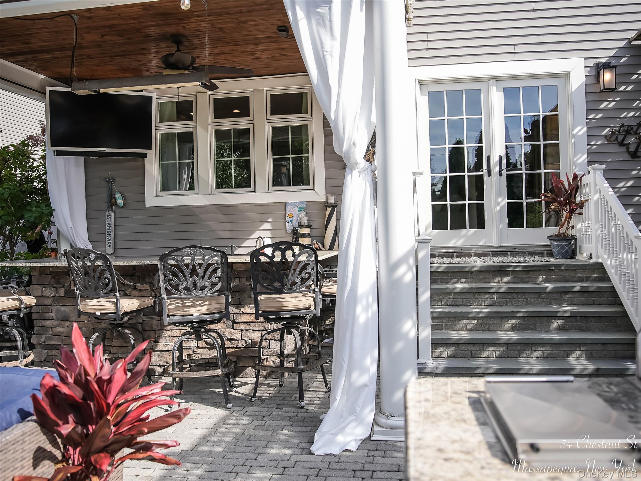 54 Chestnut Street, Massapequa, NY 11758