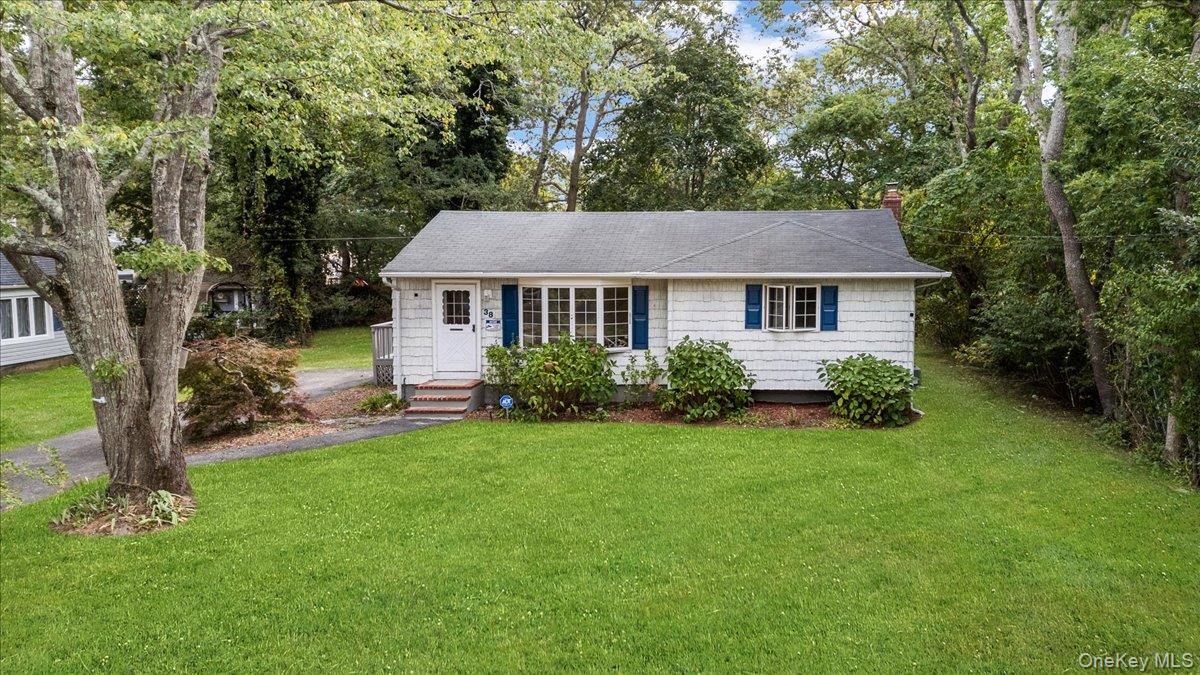 38 Barclay Road, Mastic Beach, NY 11951
