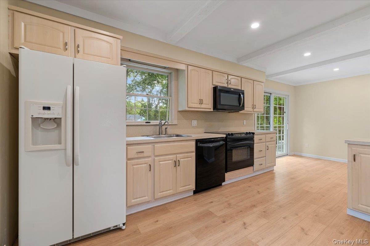 38 Barclay Road, Mastic Beach, NY 11951