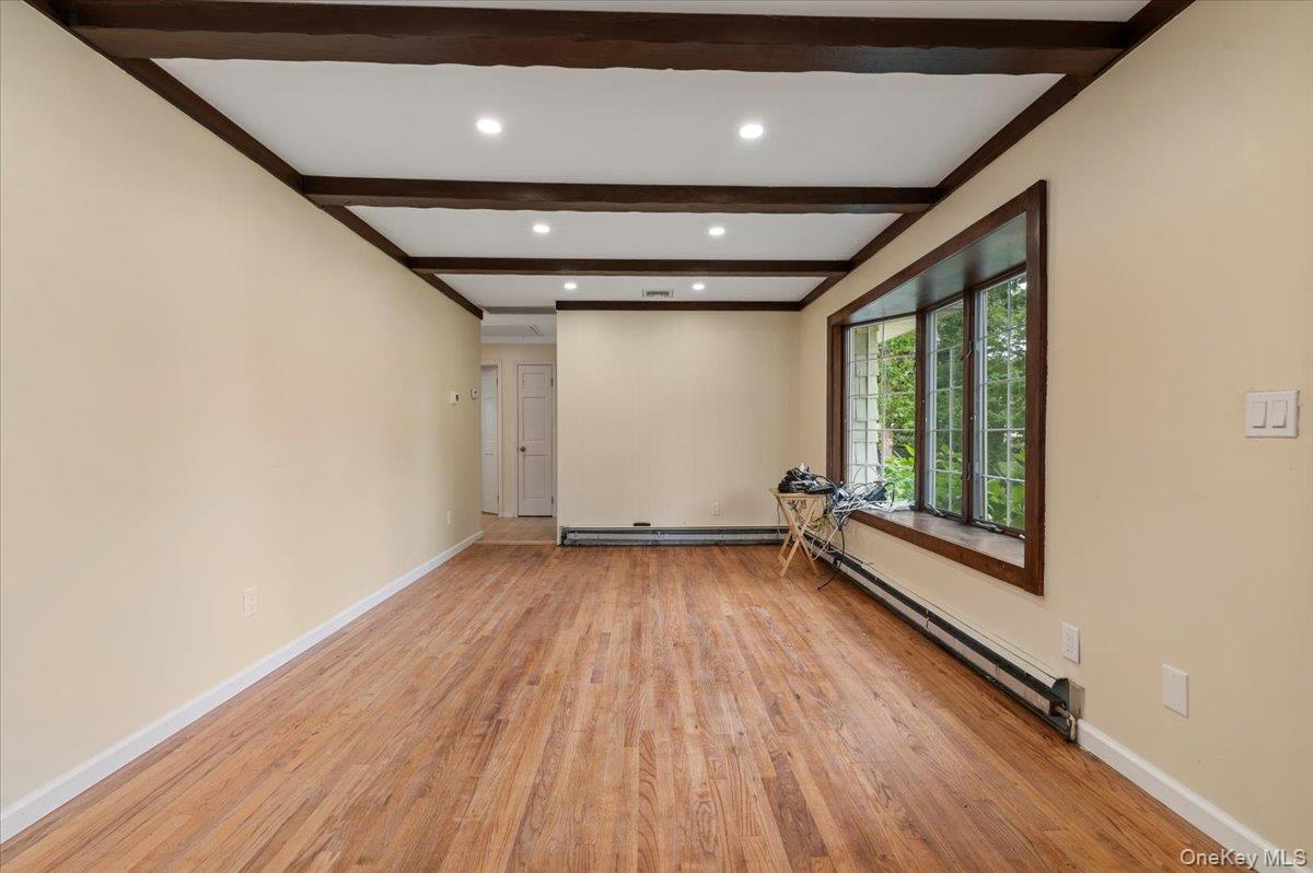 38 Barclay Road, Mastic Beach, NY 11951