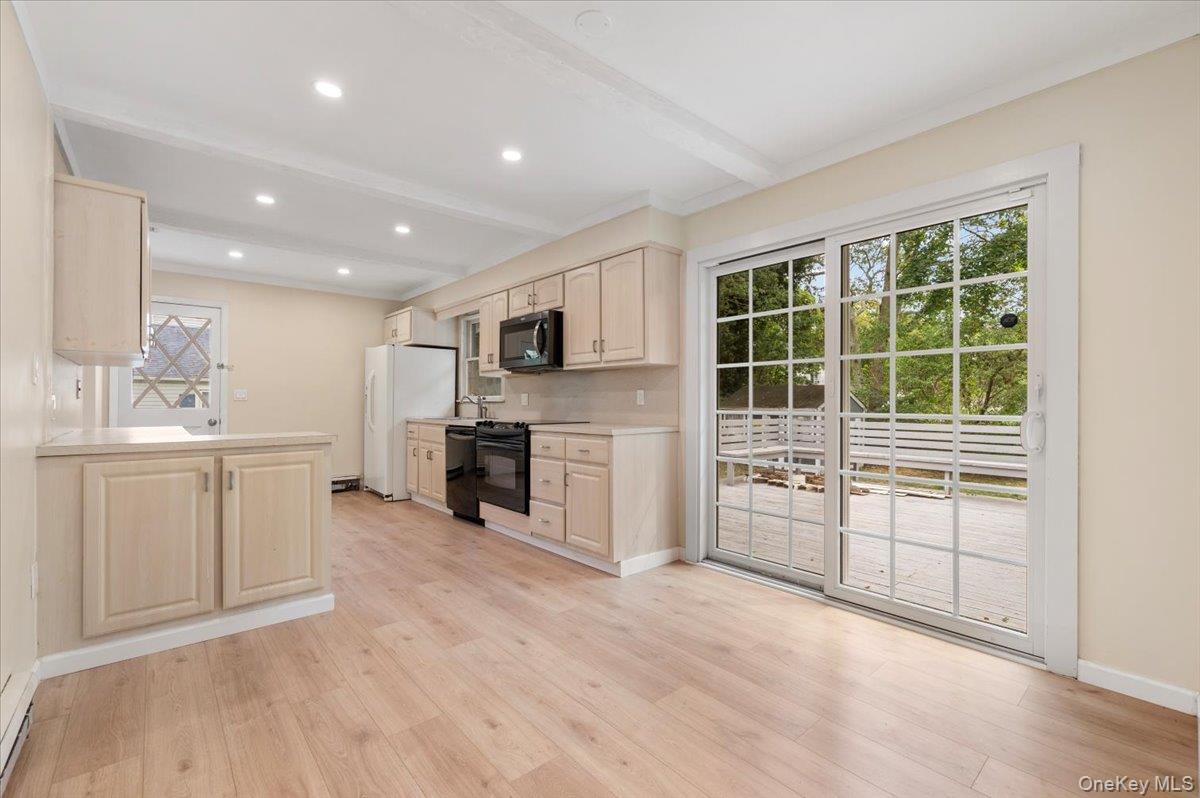 38 Barclay Road, Mastic Beach, NY 11951