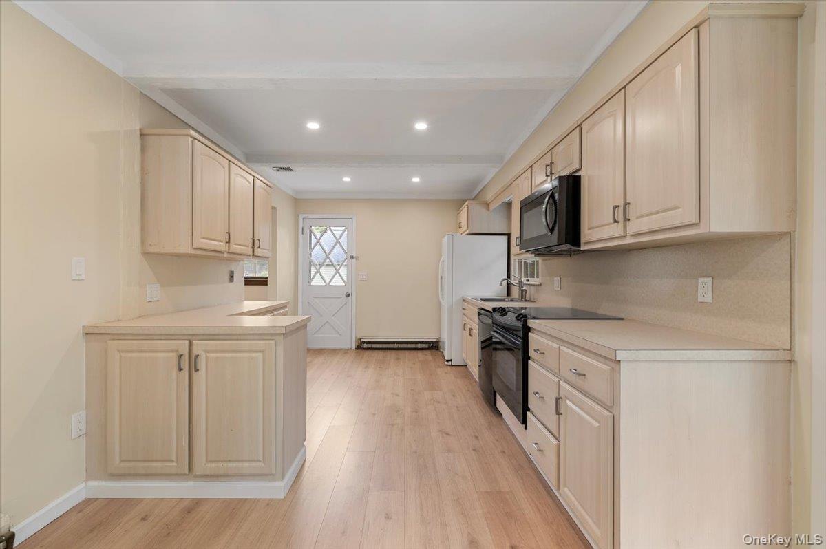 38 Barclay Road, Mastic Beach, NY 11951