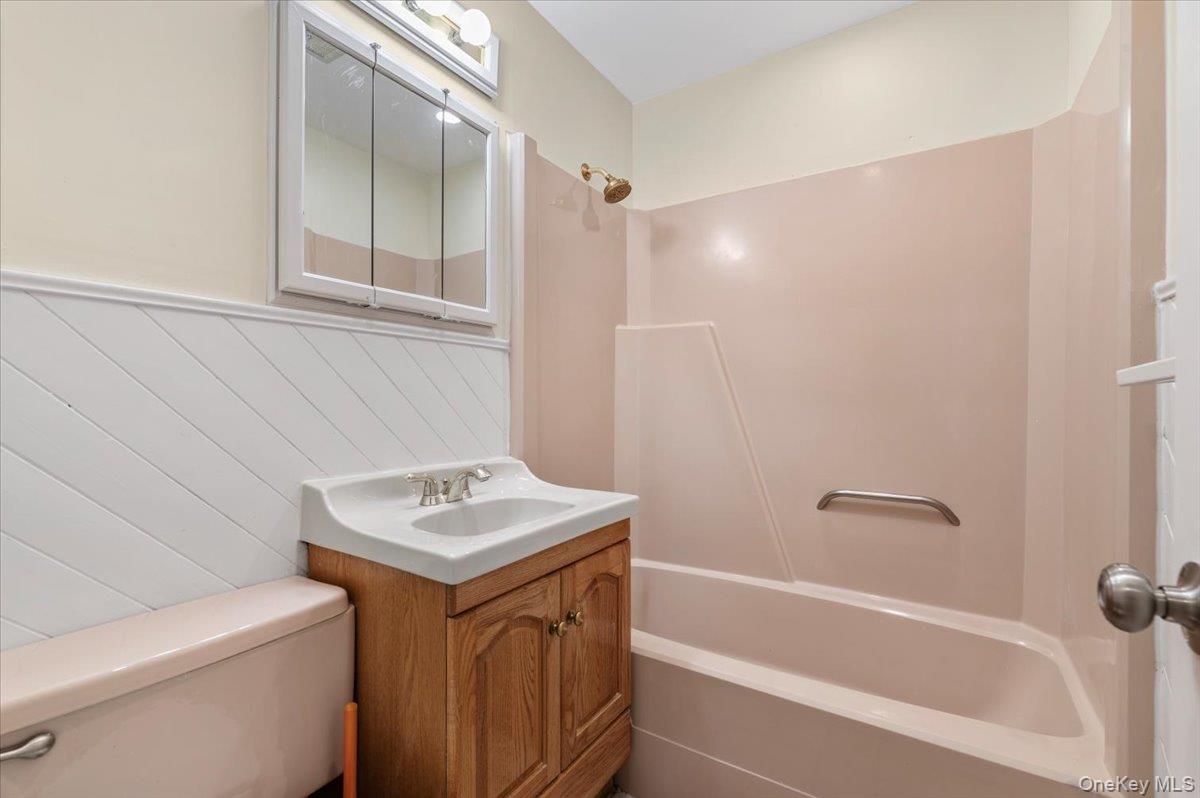 38 Barclay Road, Mastic Beach, NY 11951