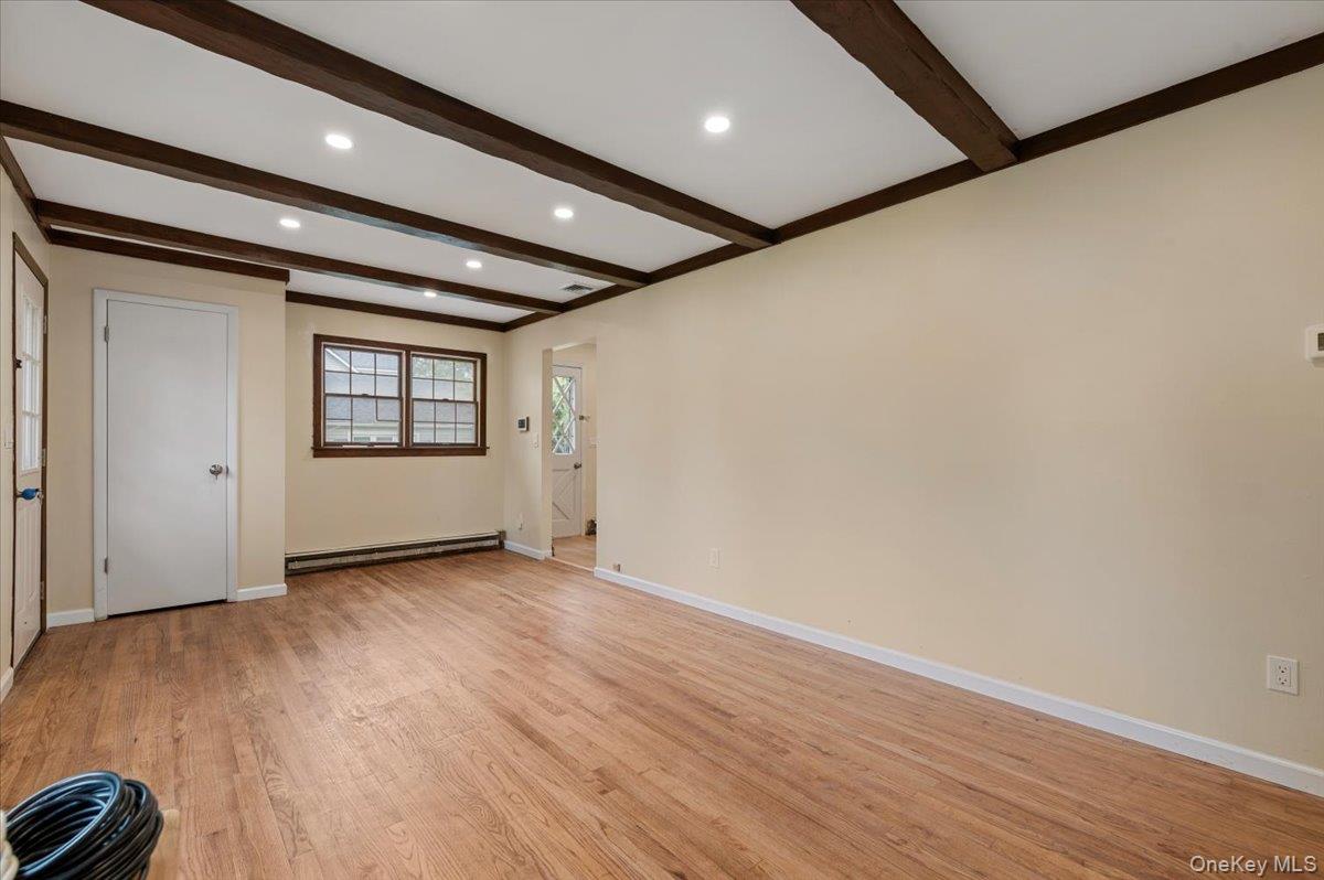 38 Barclay Road, Mastic Beach, NY 11951