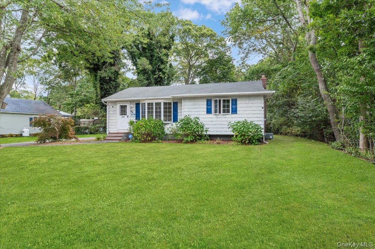 38 Barclay Road, Mastic Beach, NY 11951