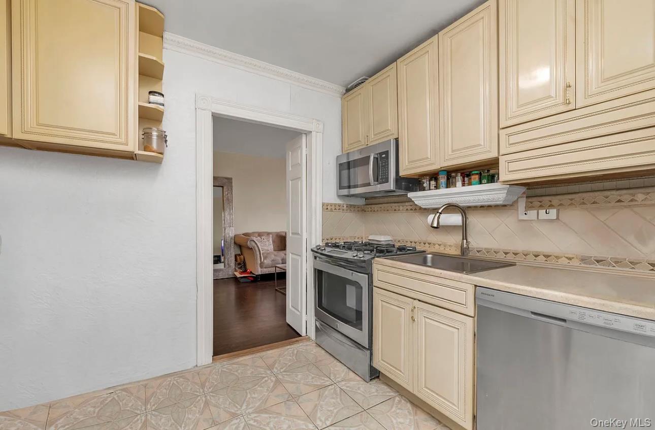 150-10 71st Avenue # 5H, Kew Garden Hills, NY 11367