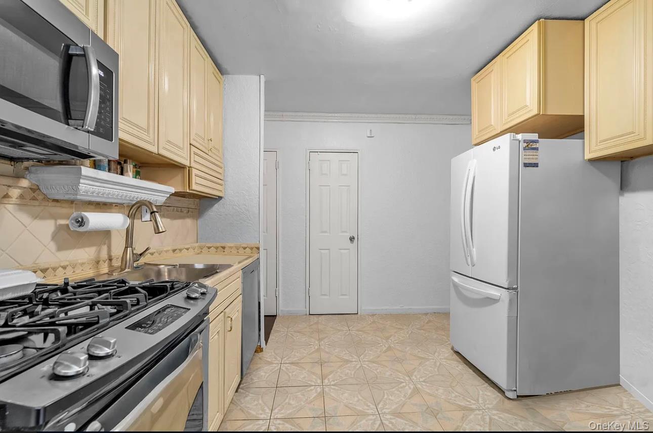 150-10 71st Avenue # 5H, Kew Garden Hills, NY 11367