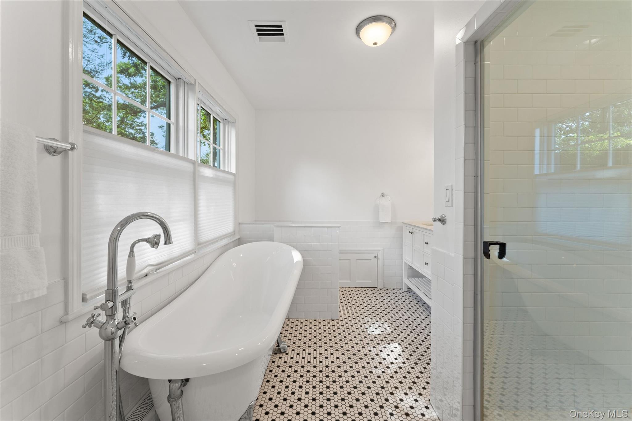 2 Locust Lane, Bronxville, NY 10708