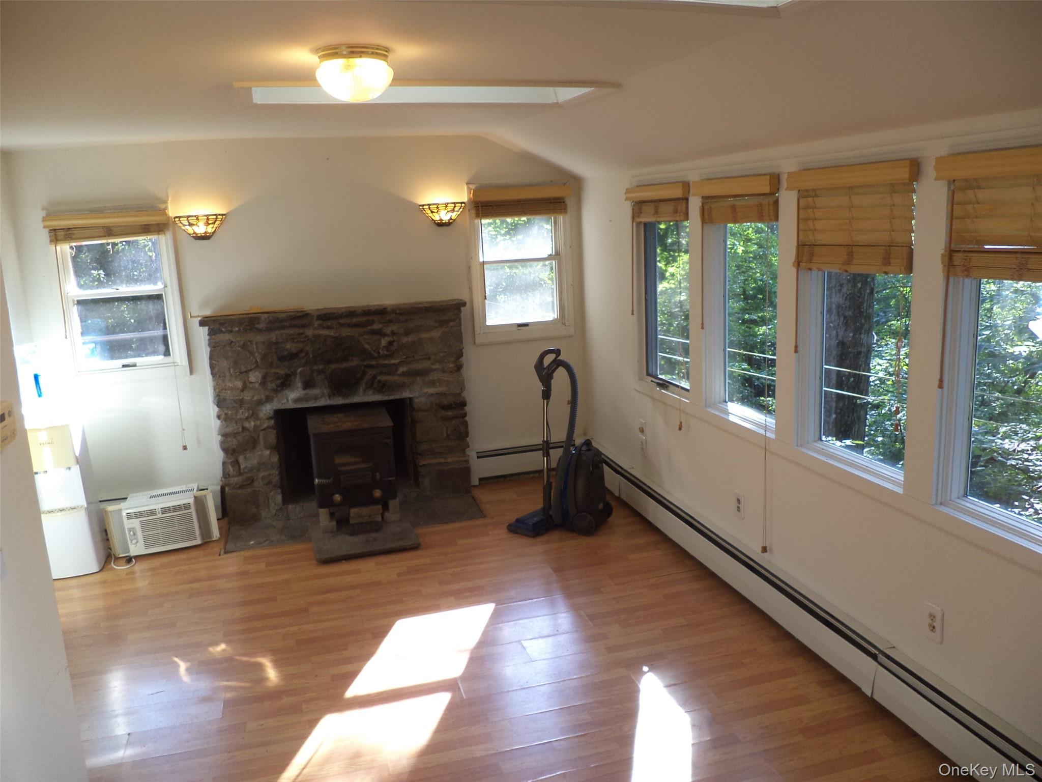 20 Oakwood Trail N, Monroe, NY 10950