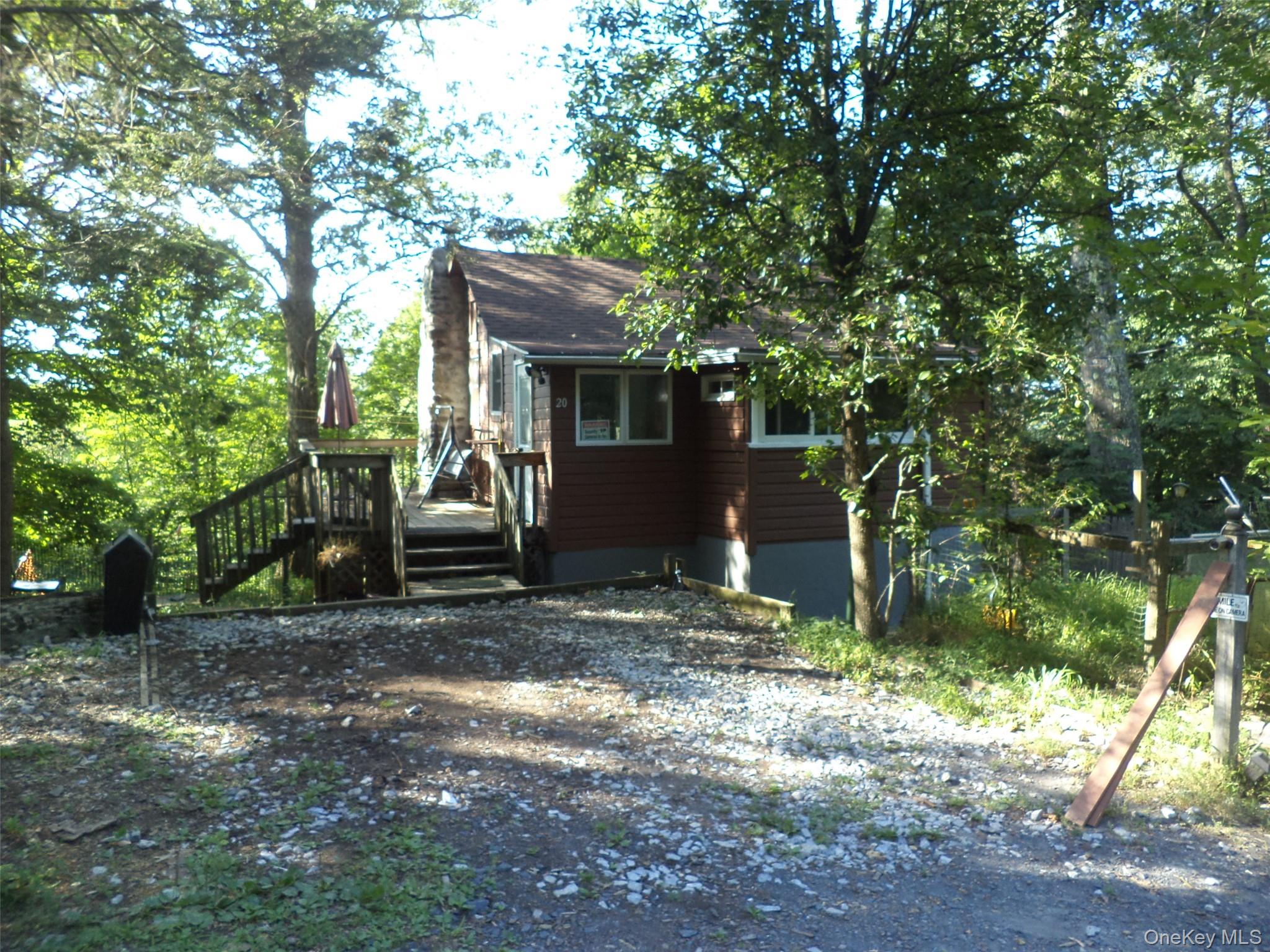 20 Oakwood Trail N, Monroe, NY 10950