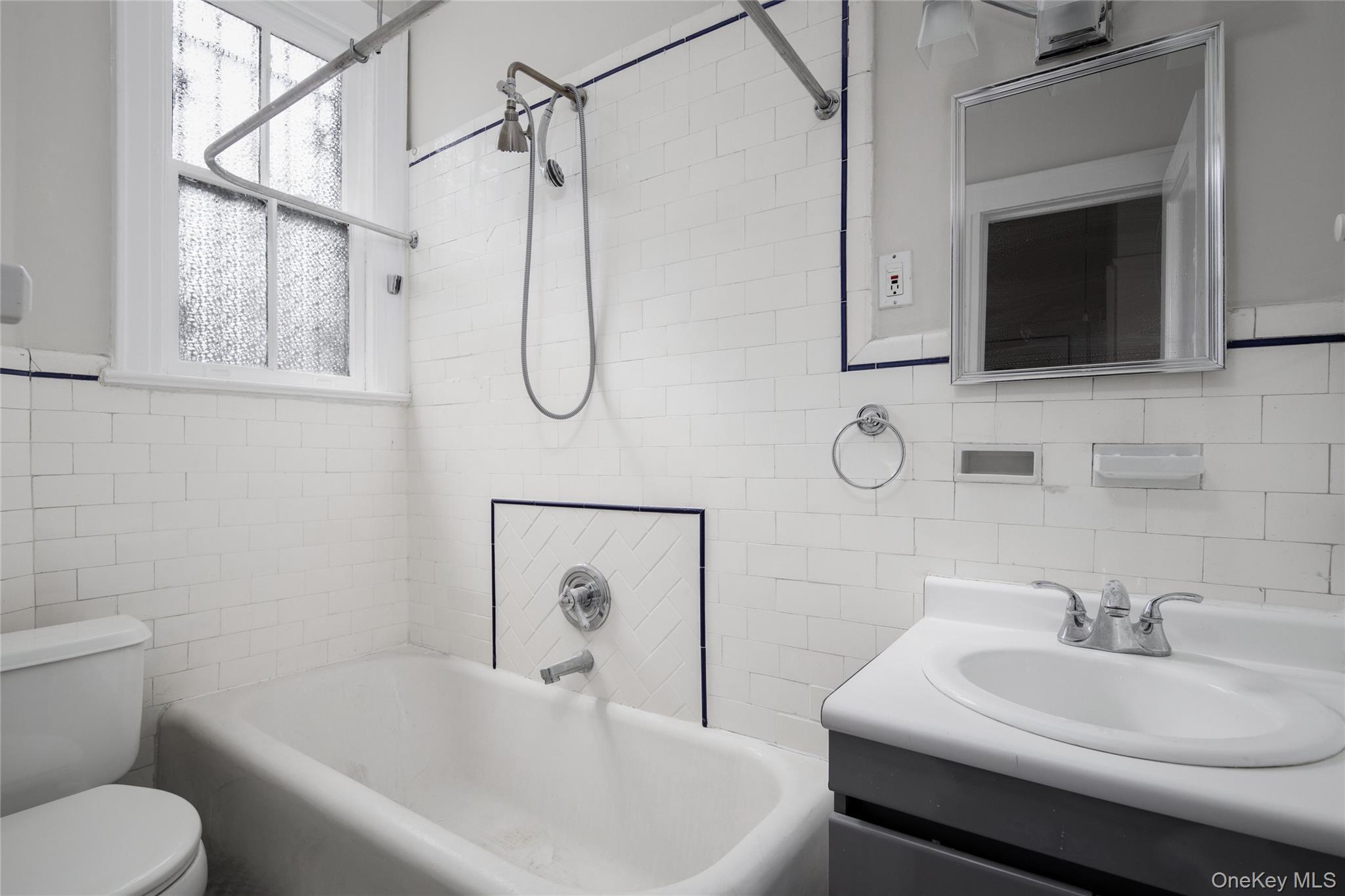 484 Plandome Road # Rear Apt, Manhasset, NY 11030