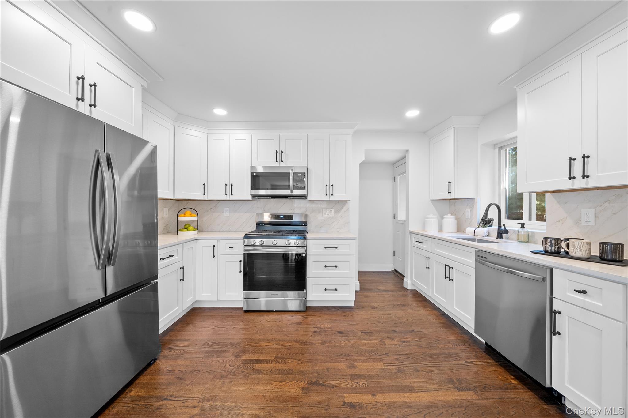 39 Paulanna Avenue, Bayport, NY 11705