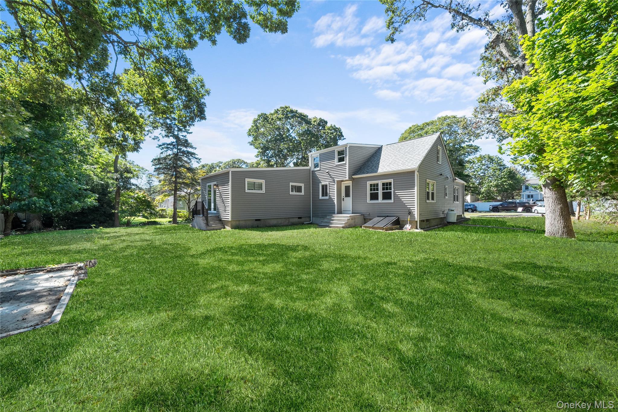 39 Paulanna Avenue, Bayport, NY 11705