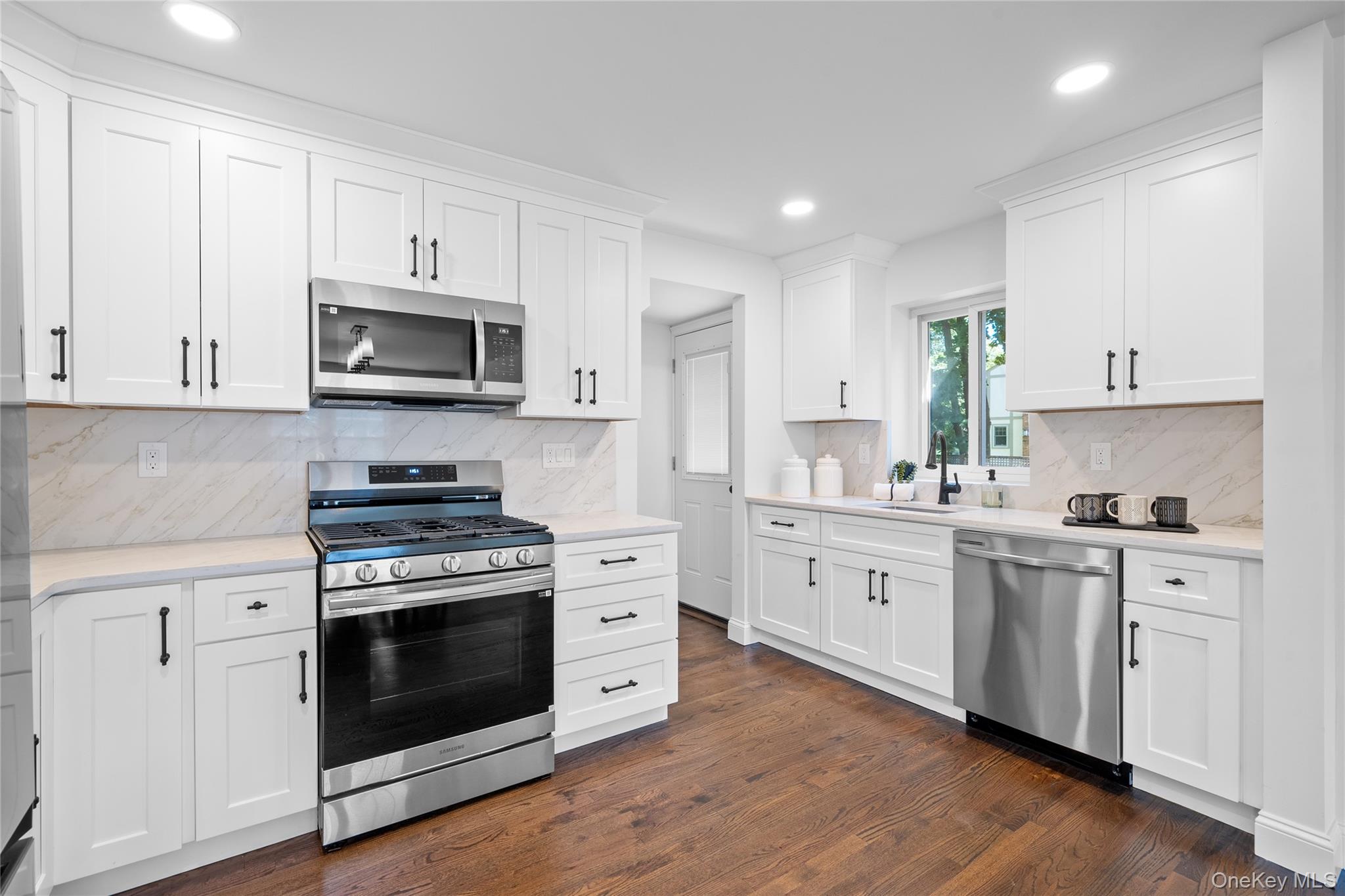 39 Paulanna Avenue, Bayport, NY 11705