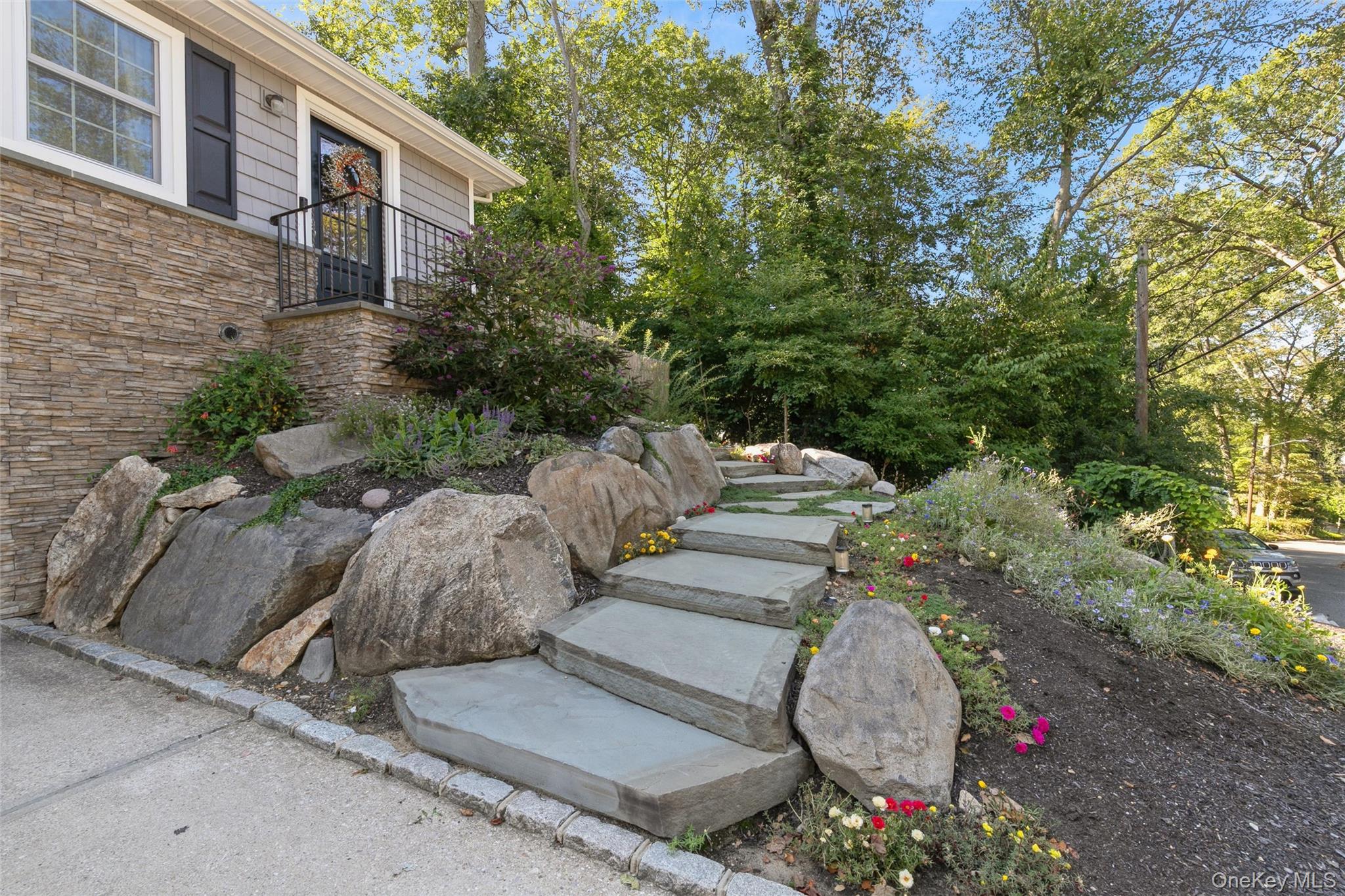 68 Forest Road, Kings Park, NY 11754