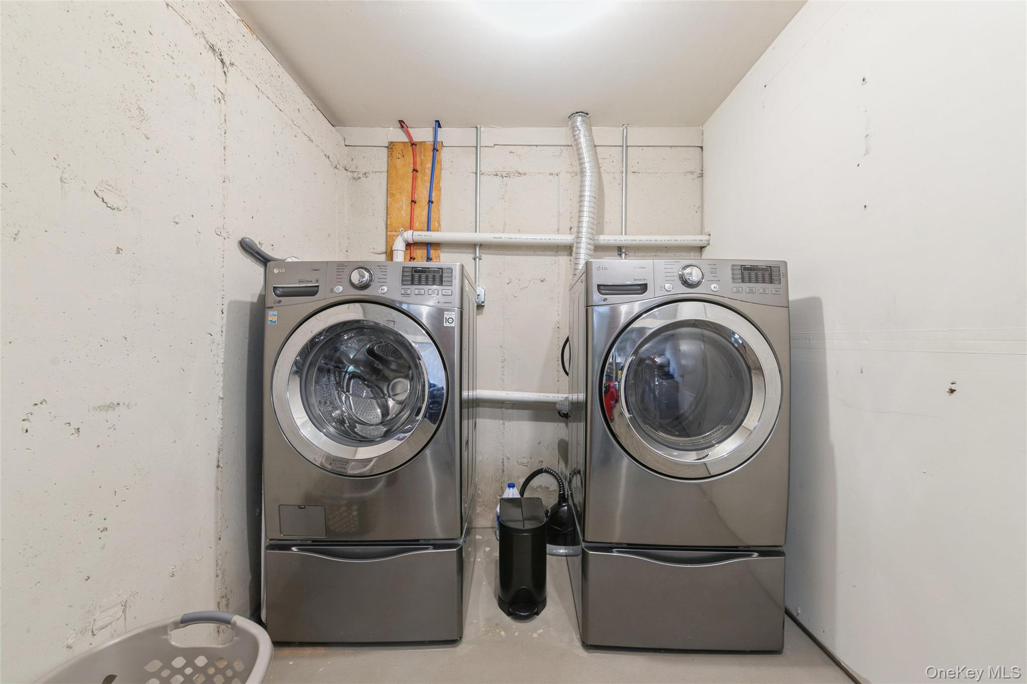 68 Forest Road, Kings Park, NY 11754