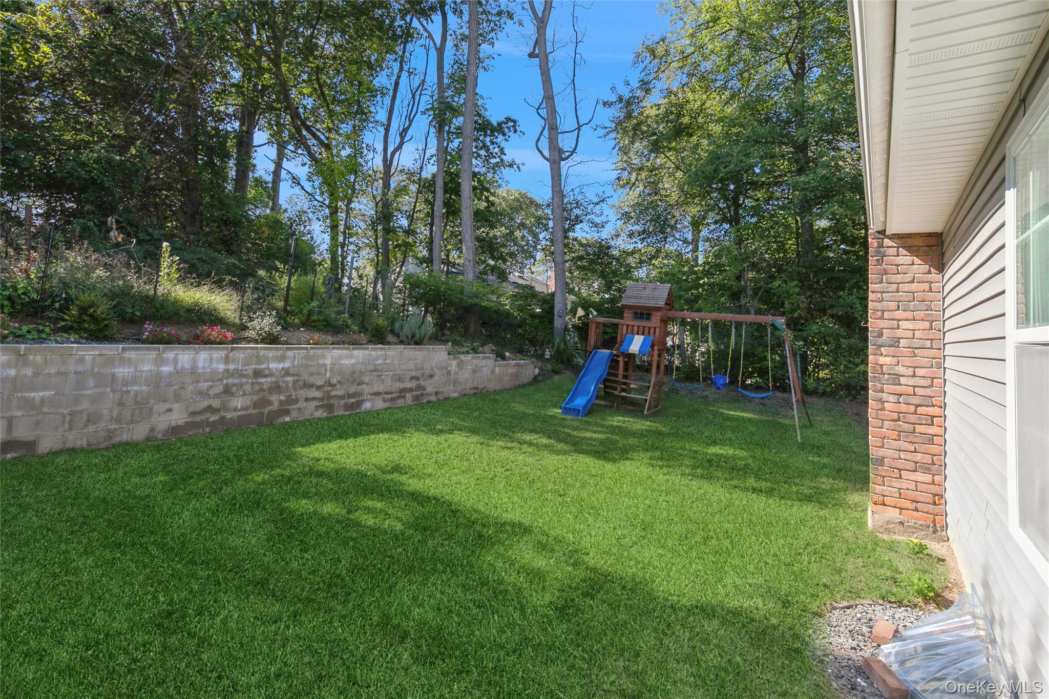 68 Forest Road, Kings Park, NY 11754