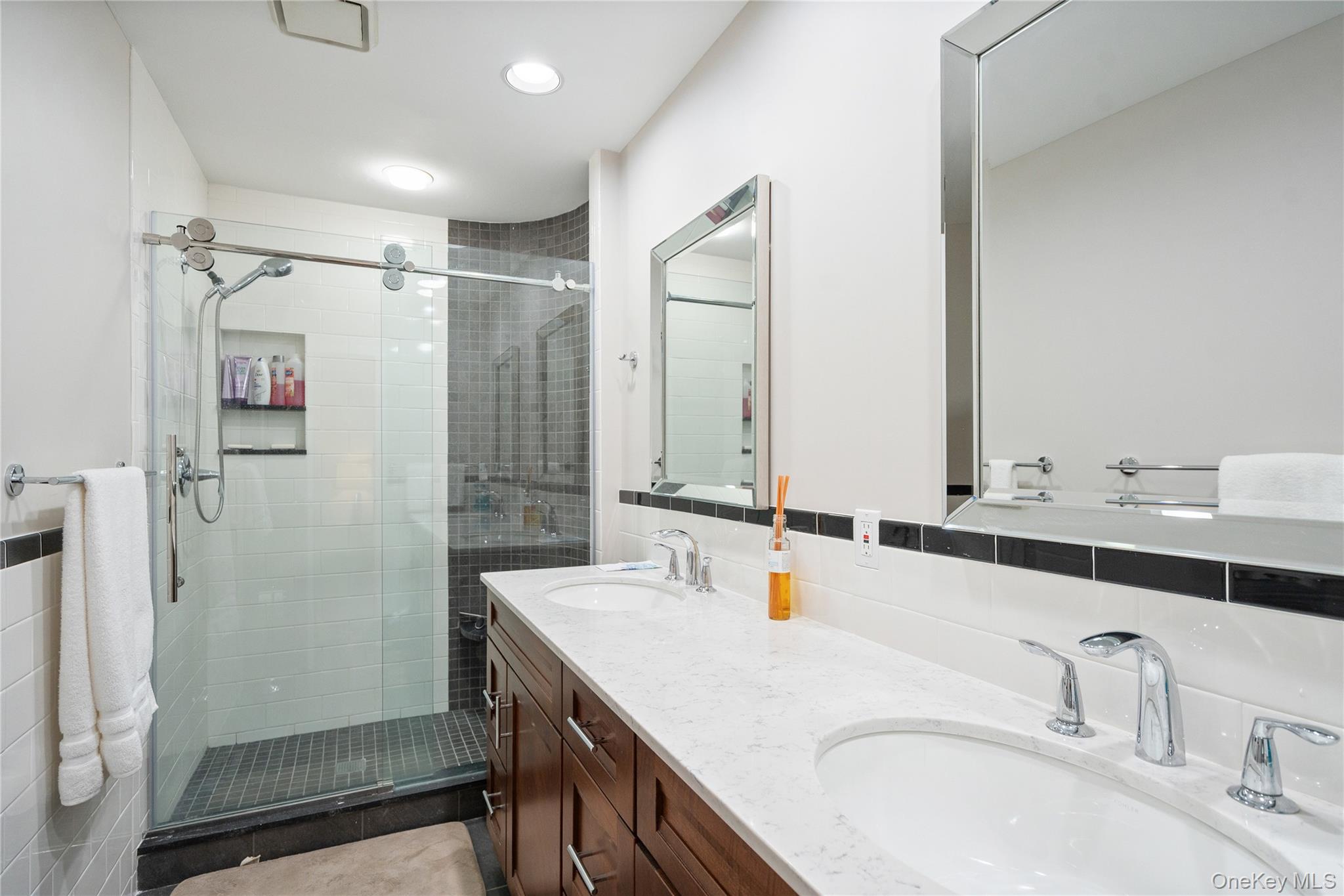 9 Peacock Path, East Quogue, NY 11942