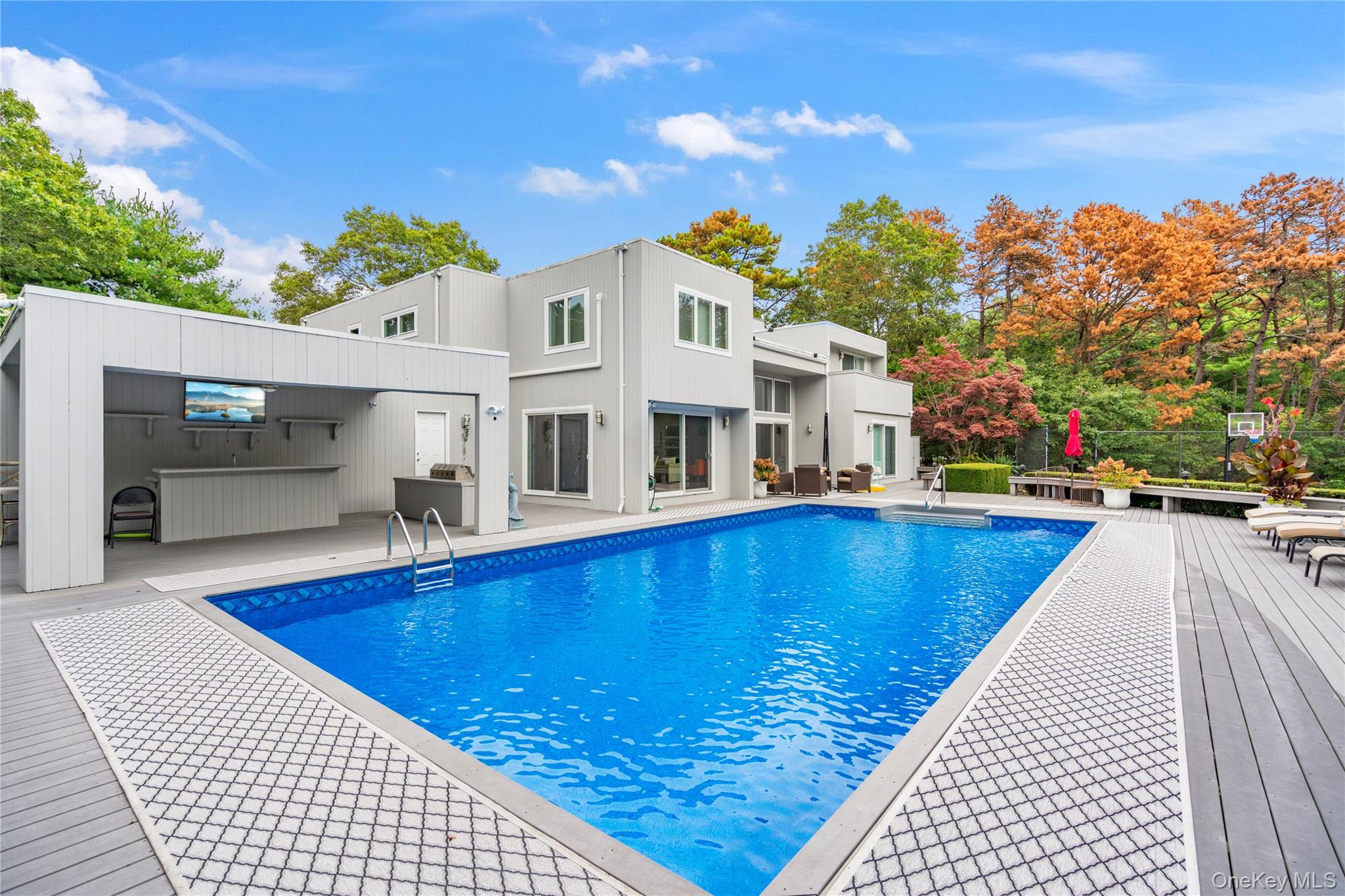 9 Peacock Path, East Quogue, NY 11942